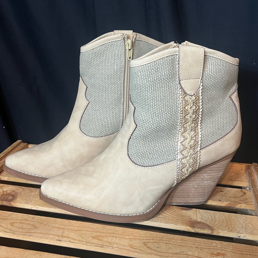 #4753. C Comfort Tan Western Style Faux-Suede Bootie. Women's size 11W - Picture 3 of 11